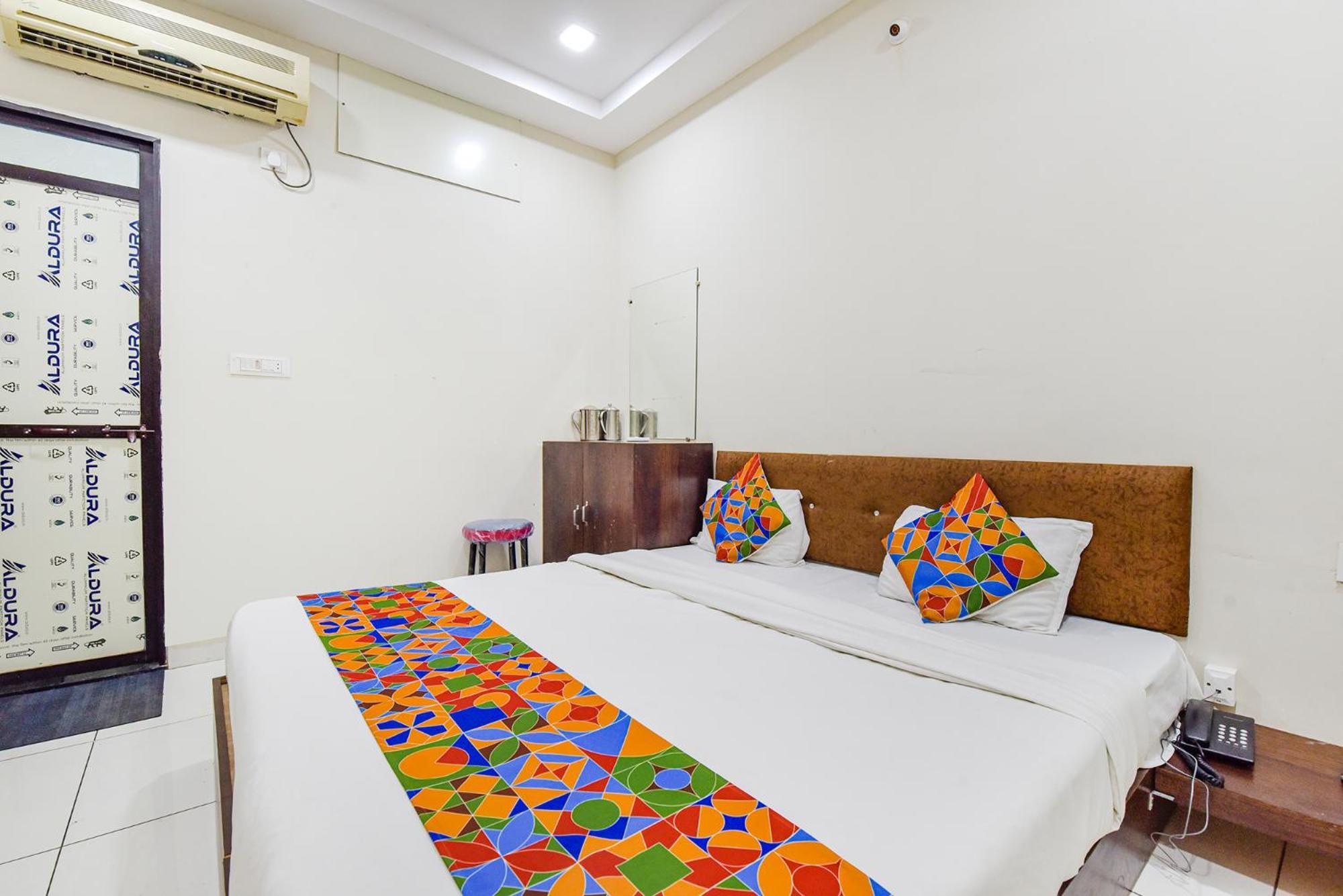 Fabexpress Devani Palace Ujjain Exterior foto