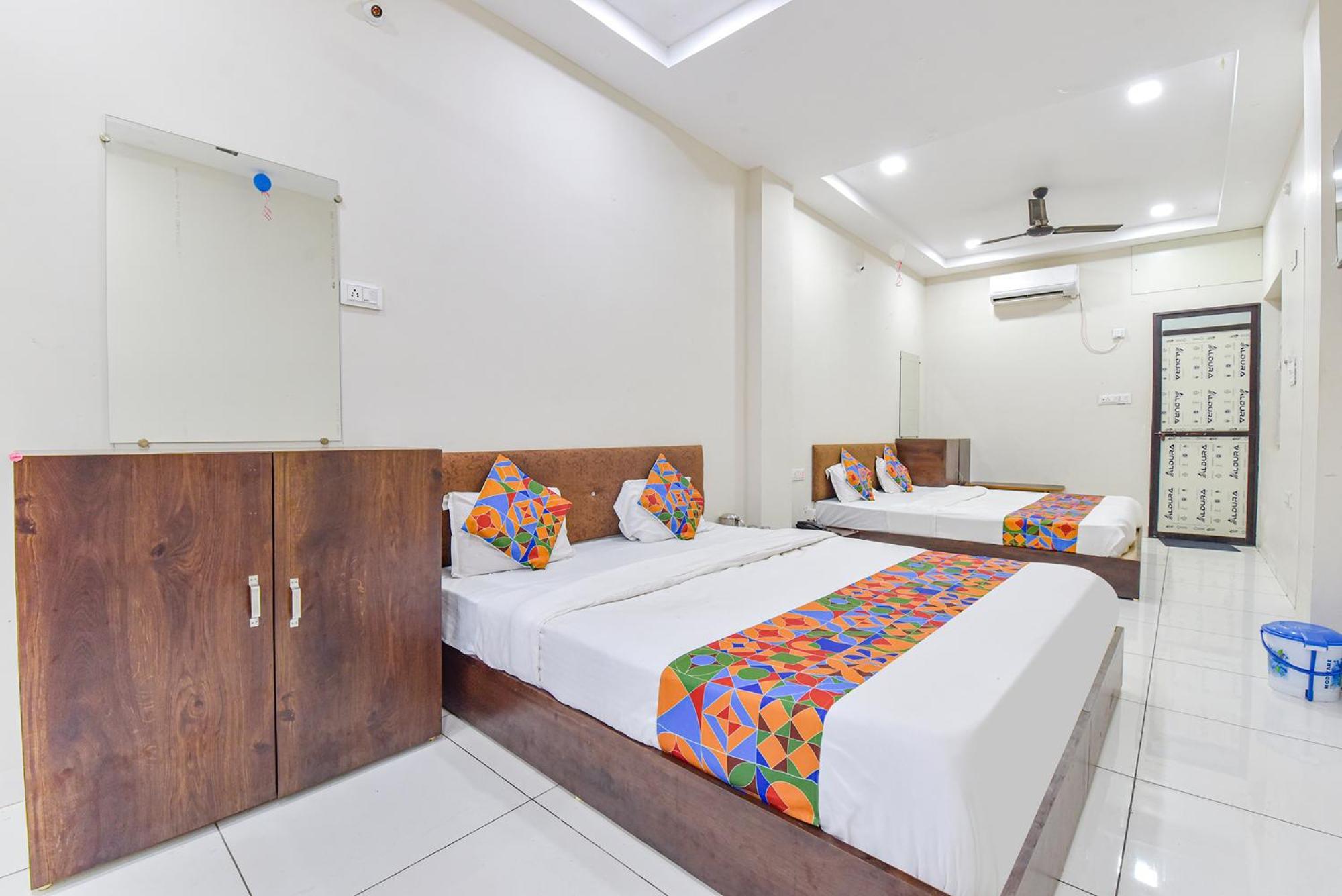 Fabexpress Devani Palace Ujjain Exterior foto