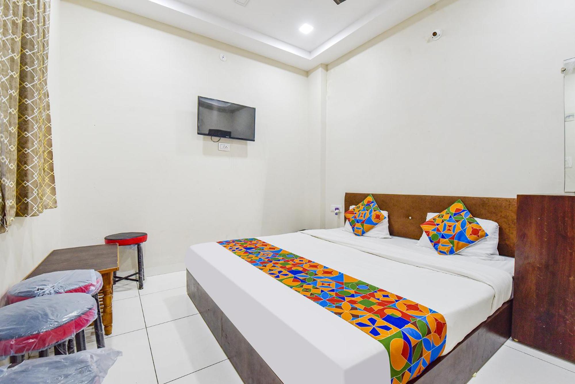 Fabexpress Devani Palace Ujjain Exterior foto