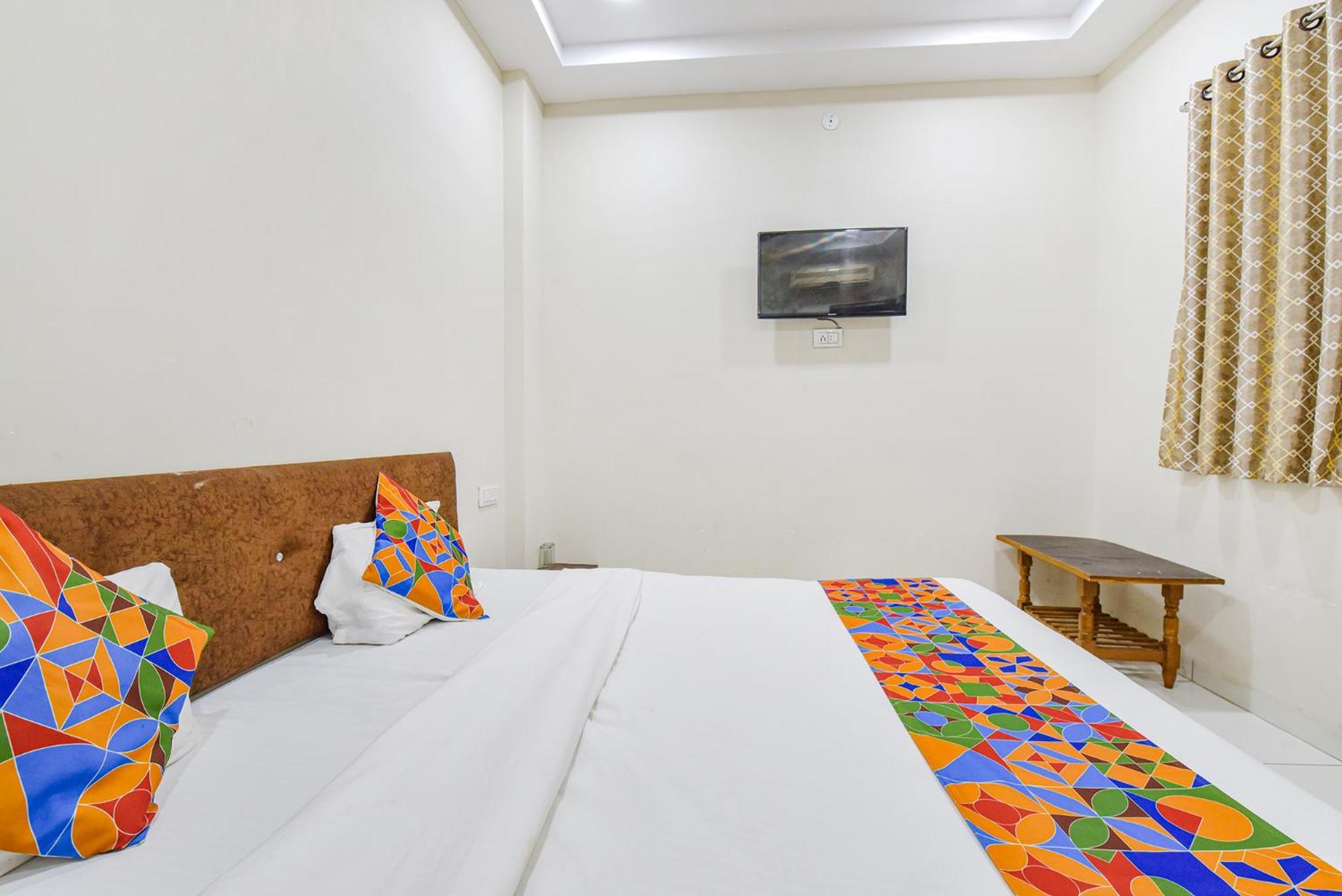 Fabexpress Devani Palace Ujjain Exterior foto