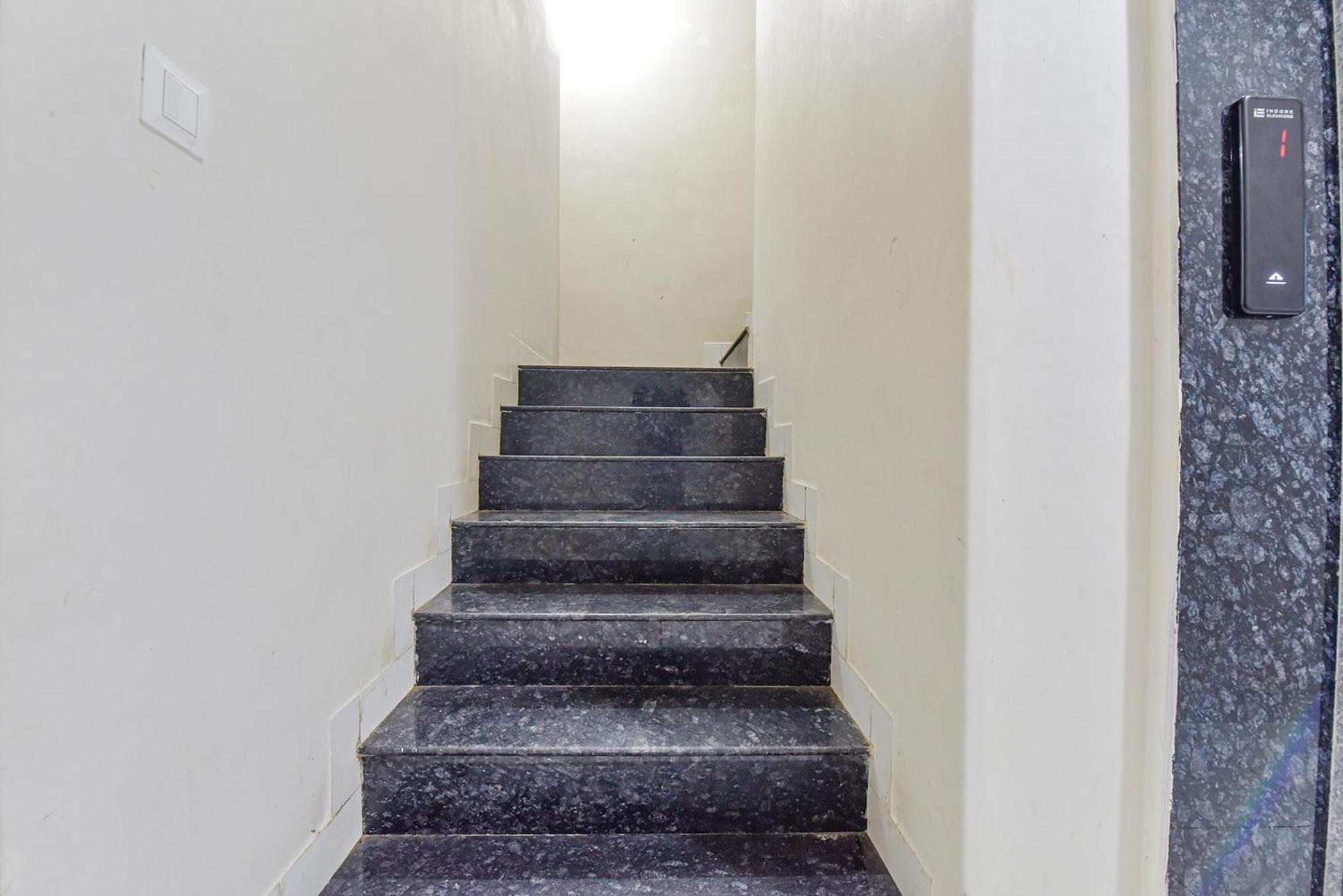 Fabexpress Devani Palace Ujjain Exterior foto
